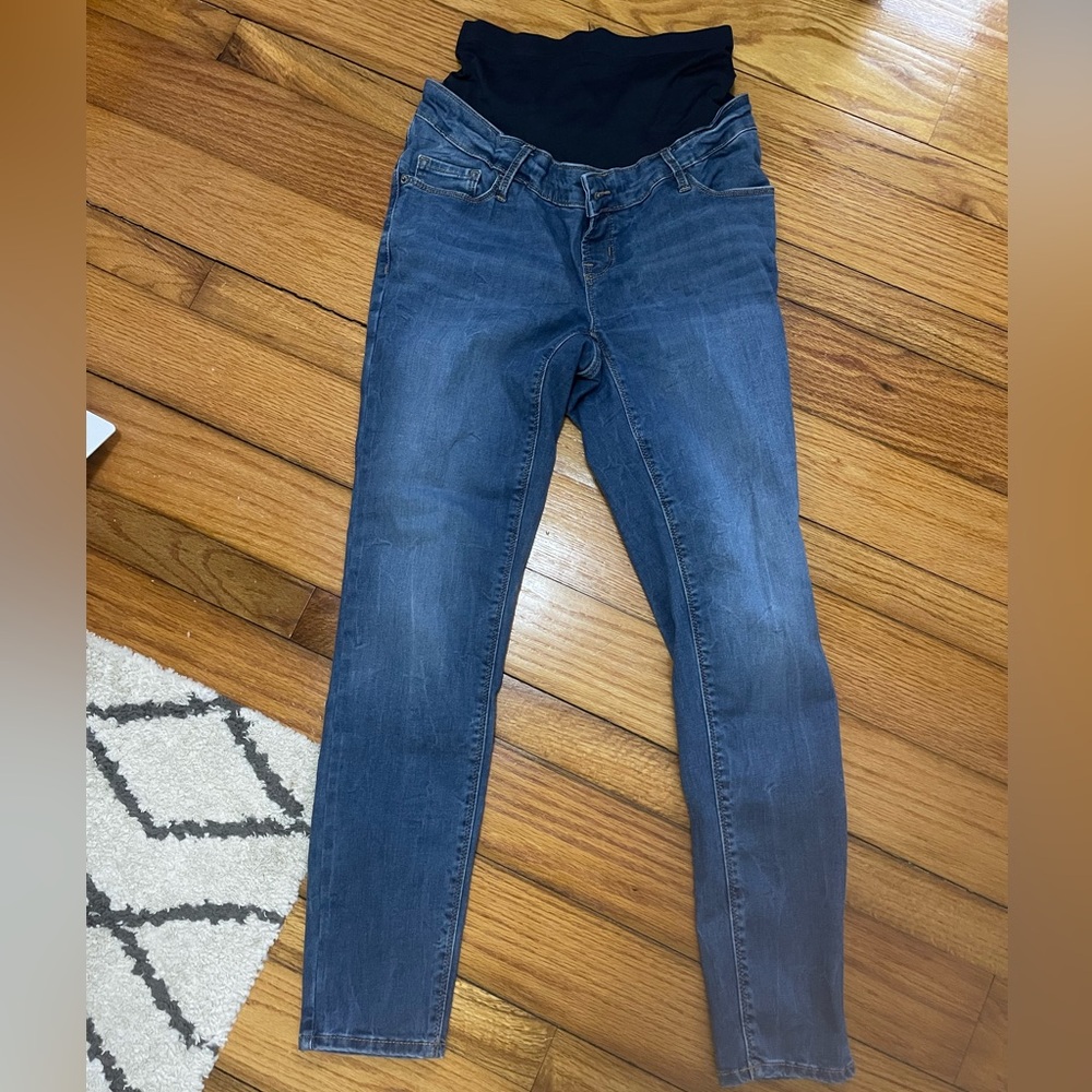 Old Navy Maternity Skinny Jeans. Size Medium fits sizes 8-12